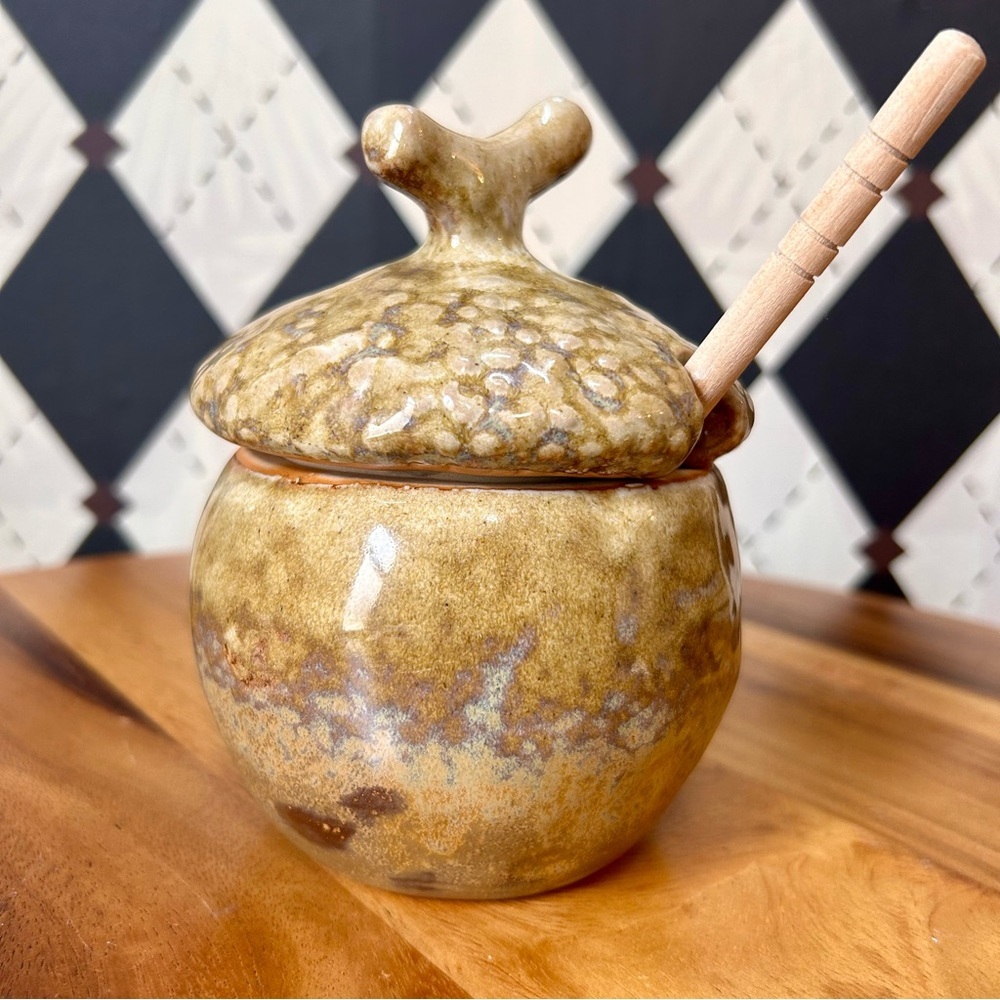 Artisan Ceramic Honey Jar with Lid and honey stick- Brown‎